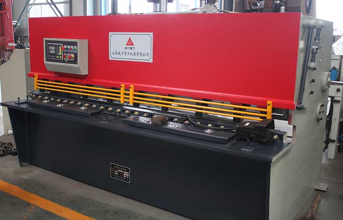 QC11Y-10×4000液壓剪板機(jī)，10個厚4米液壓閘式剪板機(jī)